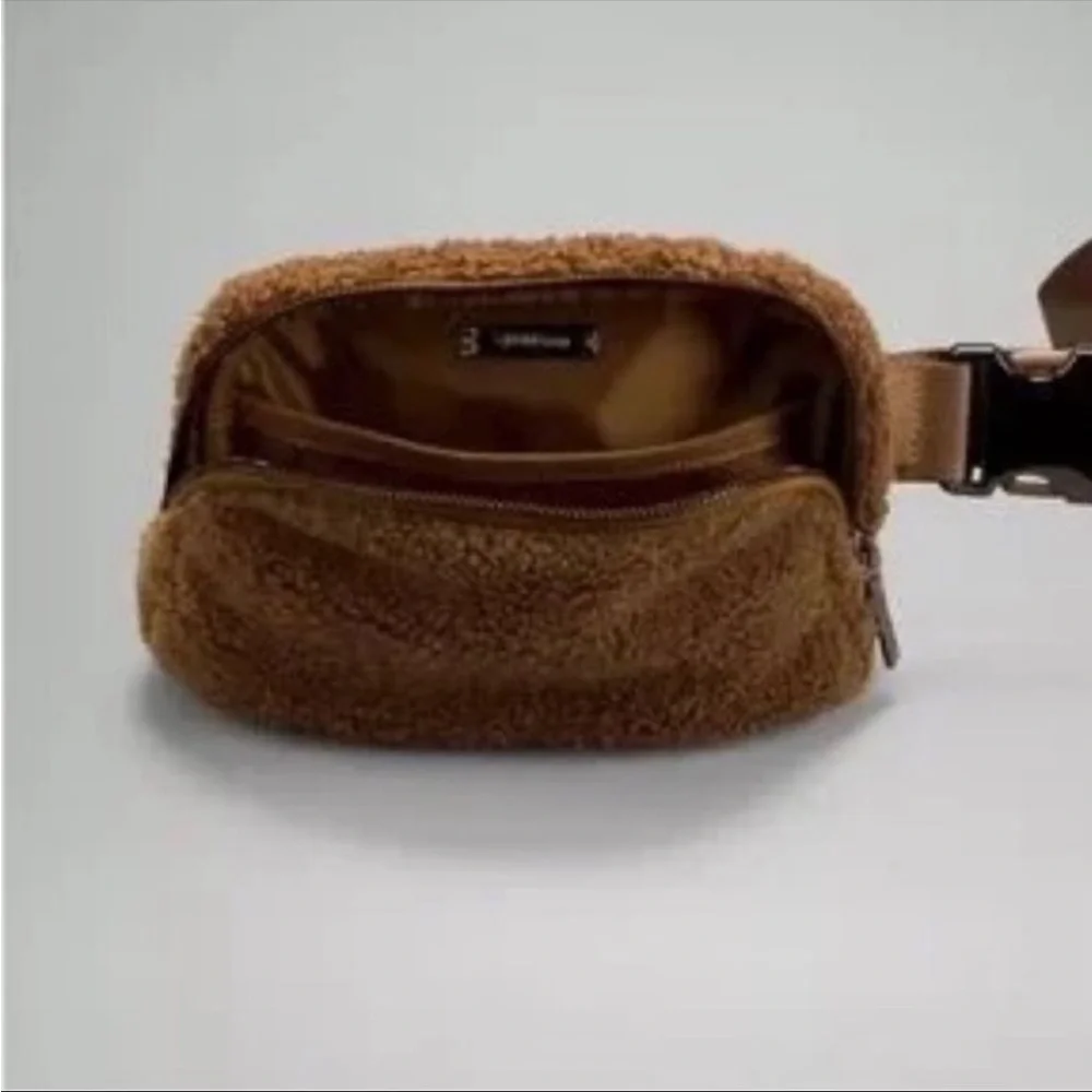 NWT LULULEMON Everywhere Fleece Belt Bag 1L Burnt Caramel brown